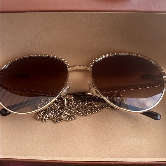 CHANEL Pantos Light Gold/Brown Sunglasses with Chain - Picture 15 of 17